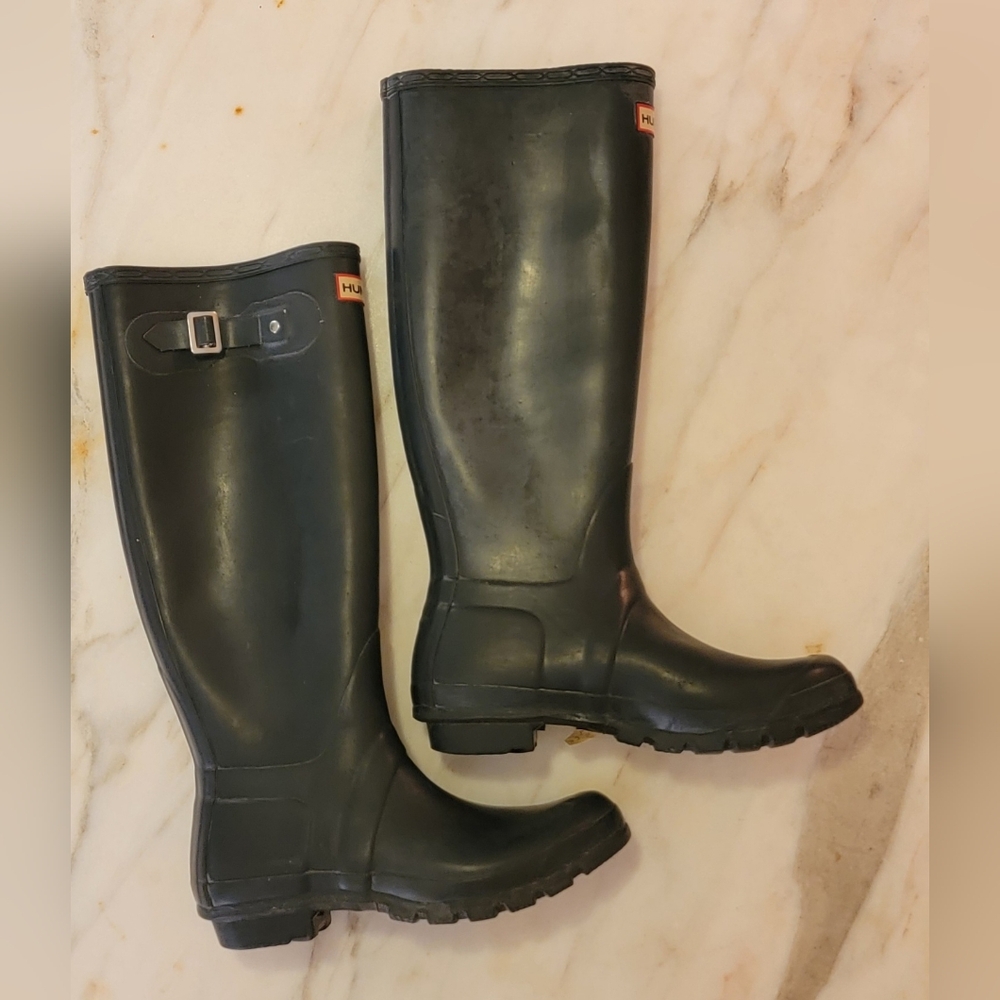 Hunter Classic Black Knee-High Boots With Liners! 🔥